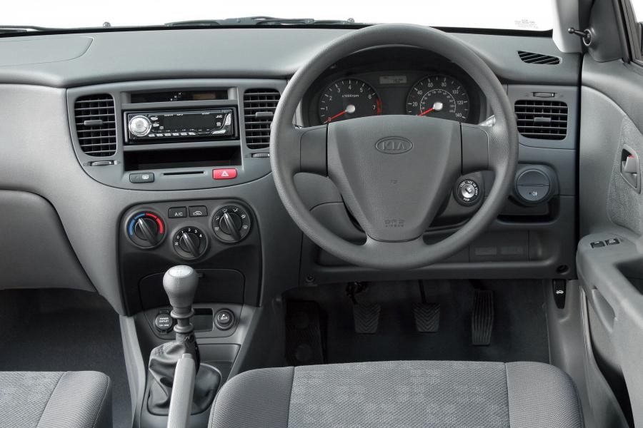  Kia Rio Hatchback 2005 года  (UK) (фото 4 из 32)